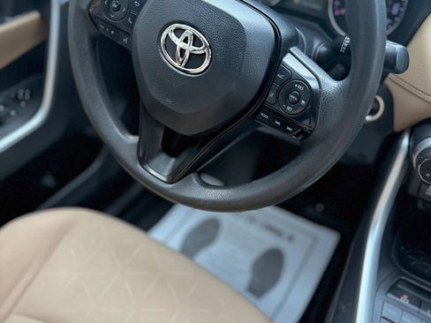 Used 2019 Toyota RAV4 XLE image 4