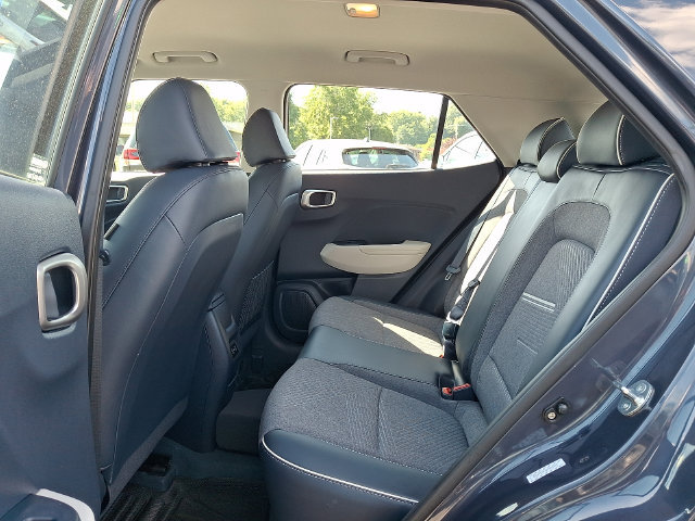 Used 2024 Hyundai Venue Limited FWD image 10