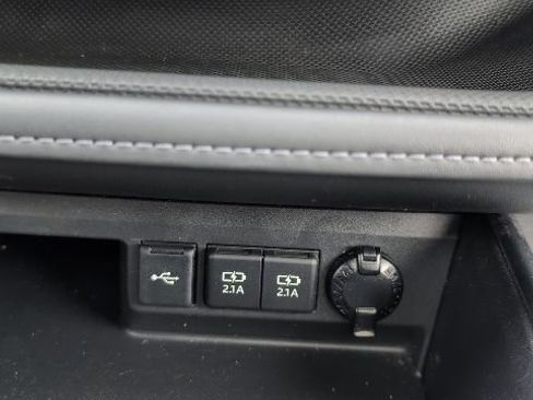 Used 2020 Toyota Highlander Limited image 21