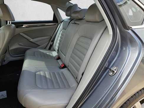 Used 2017 Volkswagen Passat 3.6 SEL Premium FWD image 15