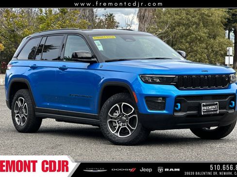 New 2023 Jeep Grand Cherokee Trailhawk w/ Advanced Protech Group II AWD/4WD image 1