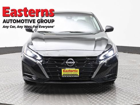 Used 2025 Nissan Altima 2.5 SV image 2