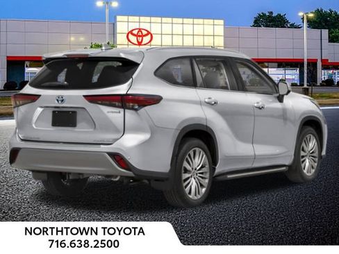 New 2026 Toyota Highlander Platinum image 2