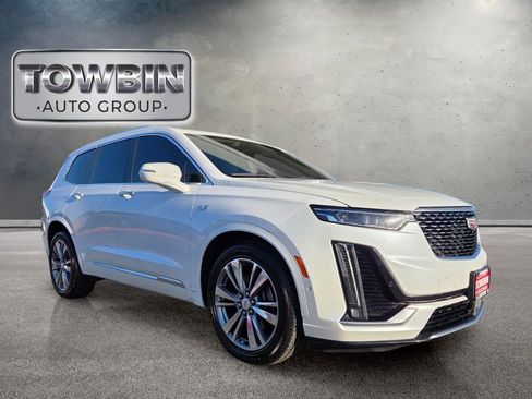 Used 2020 Cadillac XT6 Premium Luxury w/ Platinum Package FWD image 2