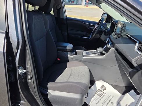 Used 2022 Toyota RAV4 XLE FWD image 15