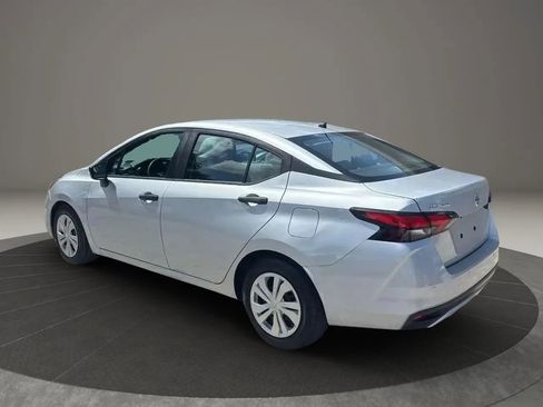 Used 2020 Nissan Versa S FWD image 3