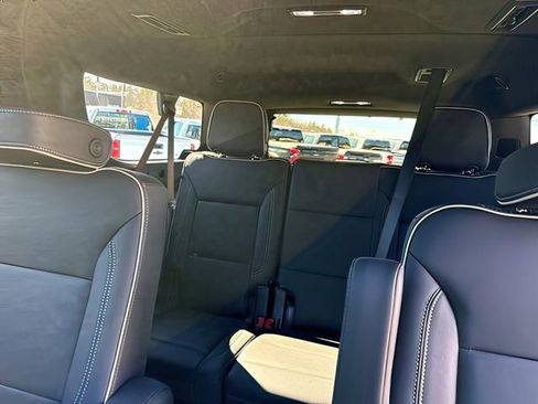 Certified 2025 Chevrolet Suburban Premier image 27