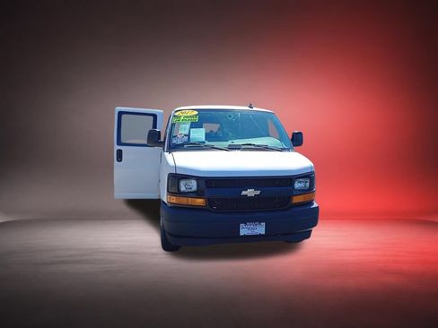 Used 2017 Chevrolet Express 2500 LS RWD image 3