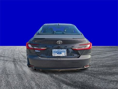 Used 2025 Toyota Camry SE image 5