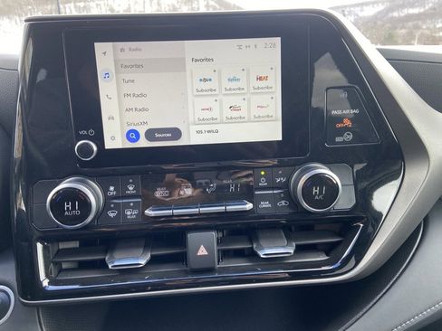 Used 2024 Toyota Highlander LE image 16