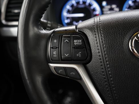 Used 2019 Toyota Highlander Limited Platinum AWD/4WD image 26