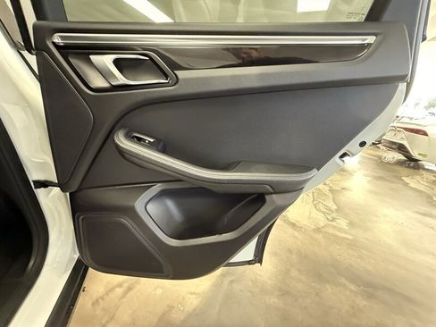 Used 2019 Porsche Macan image 16