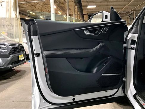 Used 2023 Audi Q8 Prestige image 22