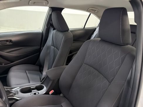 Used 2025 Toyota Corolla LE FWD image 5