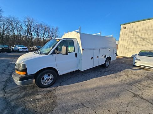 Used 2012 GMC Savana 3500 image 2