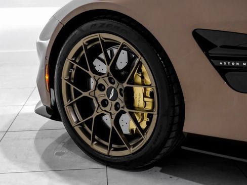 Used 2025 Aston Martin Vanquish V12 image 43