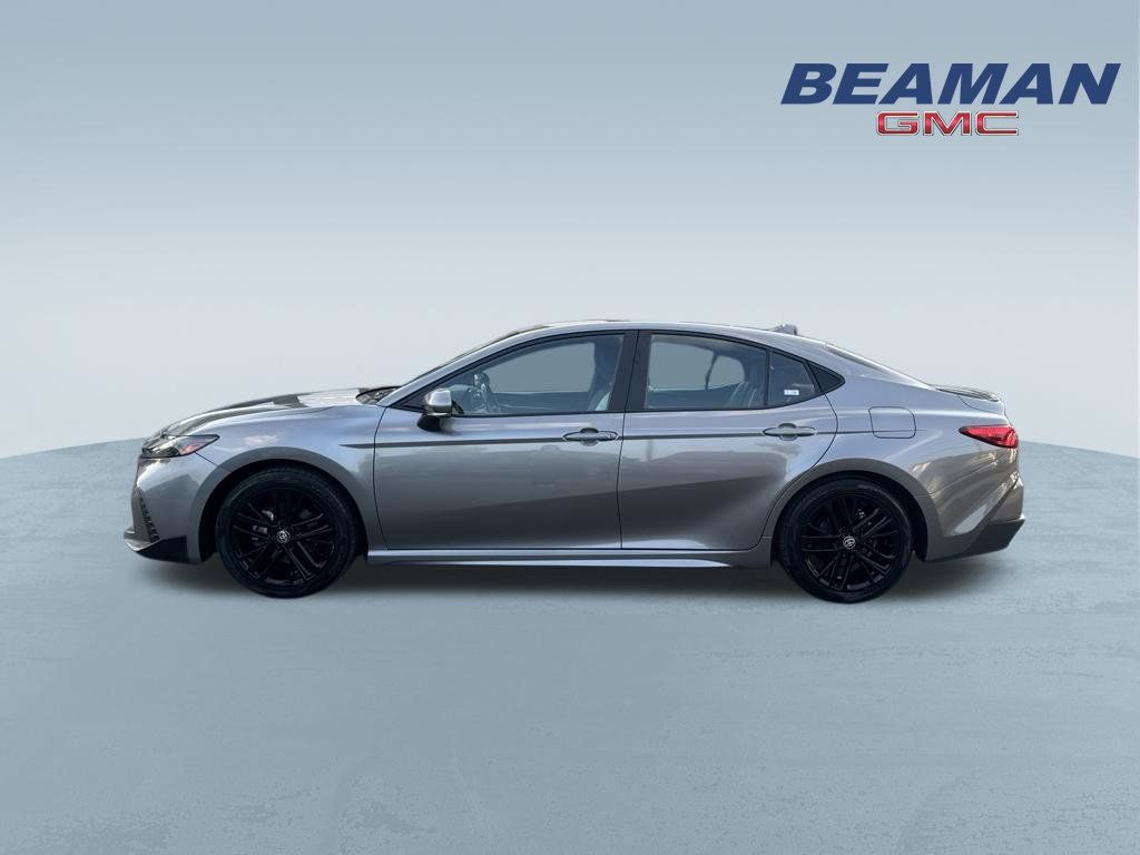 Used 2025 Toyota Camry SE FWD image 4