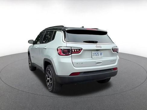 Used 2025 Jeep Compass Limited AWD/4WD image 9