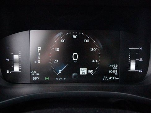 Used 2019 Volvo XC60 T5 Momentum w/ Premium Package image 16