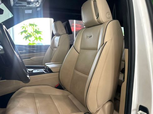 Used 2024 Cadillac Escalade Premium Luxury AWD/4WD image 14
