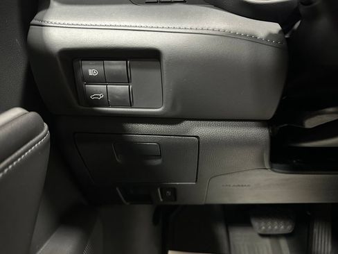 Used 2020 Toyota Highlander XLE AWD/4WD image 17