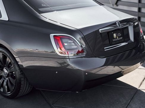 Used 2023 Rolls-Royce Ghost RWD image 10