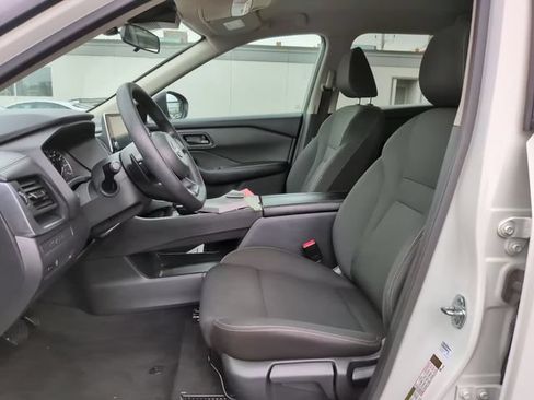 Used 2024 Nissan Rogue S FWD image 12