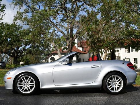 Used 2009 Mercedes-Benz SLK 300 image 3