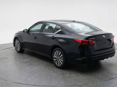 Used 2025 Nissan Altima 2.5 SV FWD image 6