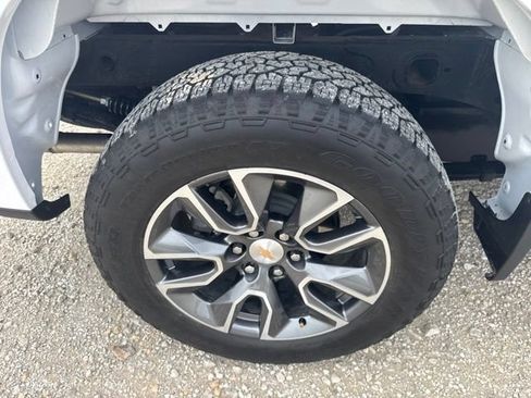 Used 2025 Chevrolet Silverado 1500 LT w/ Z71 Off-Road Package AWD/4WD image 28