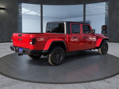 Used 2025 Jeep Gladiator Sport AWD/4WD image 6