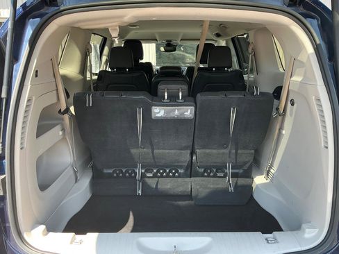 Used 2017 Chrysler Pacifica Touring-L Plus w/ Advanced Safetytec Group FWD image 13