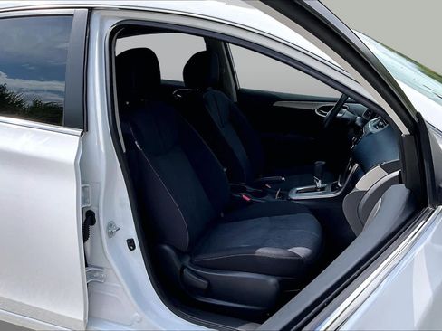 Used 2015 Nissan Sentra SV FWD image 8