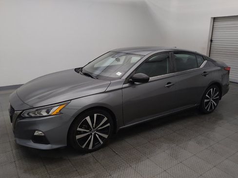 Used 2022 Nissan Altima 2.5 SR FWD image 2