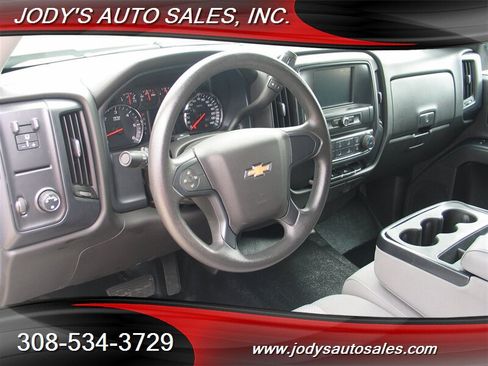Used 2018 Chevrolet Silverado 1500 W/T w/ Trailering Package RWD image 2