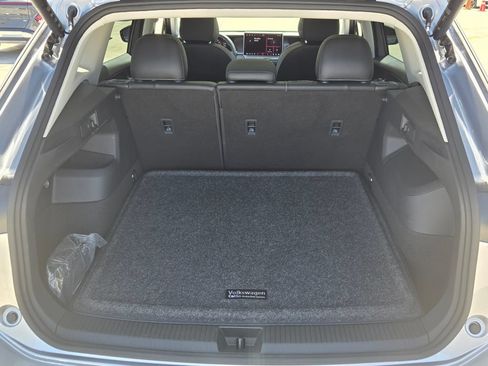 Certified 2025 Volkswagen Tiguan SE w/ Panoramic Sunroof Package AWD/4WD image 15