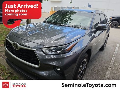 Used 2022 Toyota Highlander XLE FWD image 1