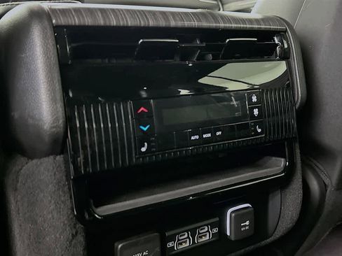 Used 2023 Jeep Wagoneer Series III w/ Preferred Equipment Group image 13