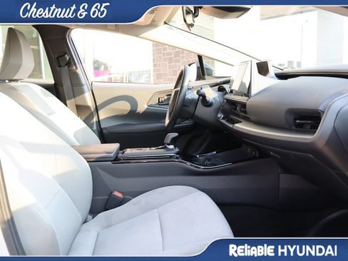 Used 2024 Toyota Prius LE AWD/4WD image 9