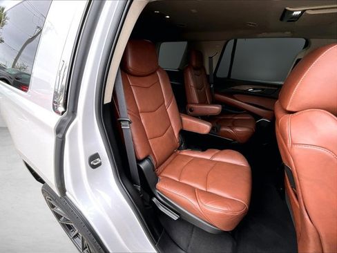 Used 2019 Cadillac Escalade Premium Luxury image 27