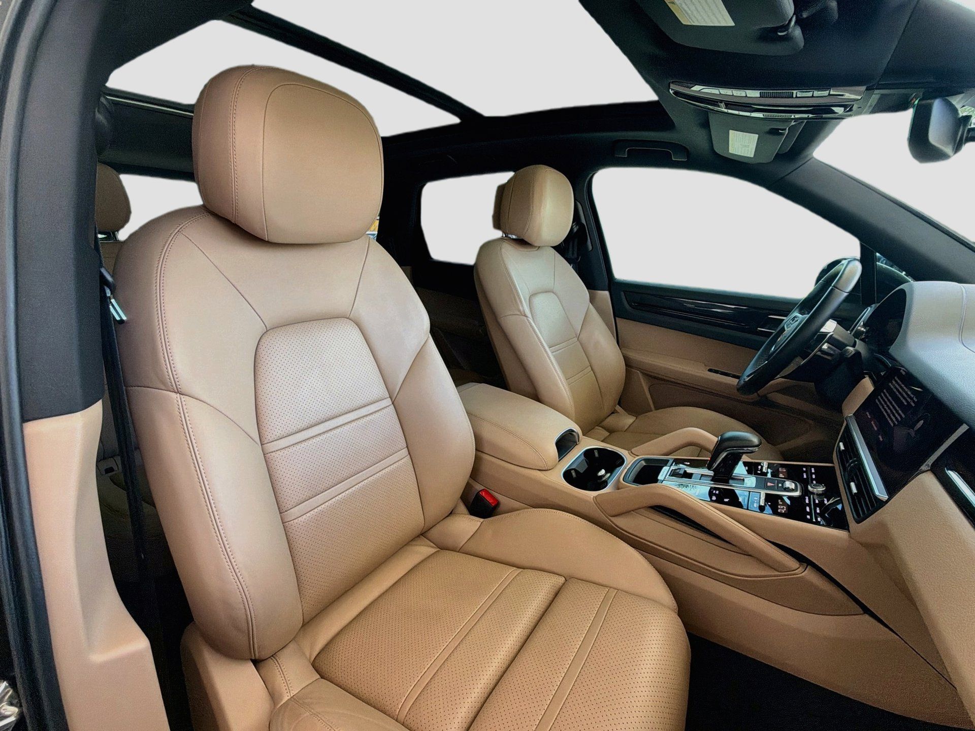 Used 2022 Porsche Cayenne AWD/4WD image 15