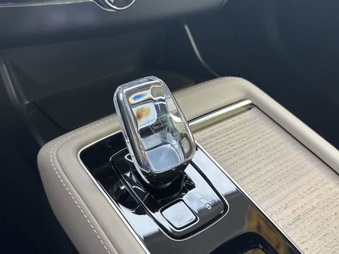 Used 2025 Volvo XC90 T8 Plus image 22