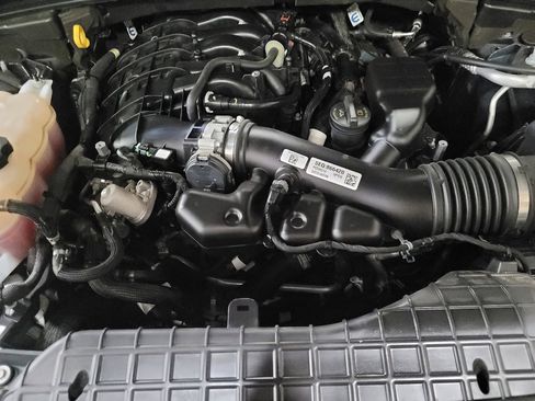 Used 2023 Jeep Grand Cherokee Laredo AWD/4WD image 30