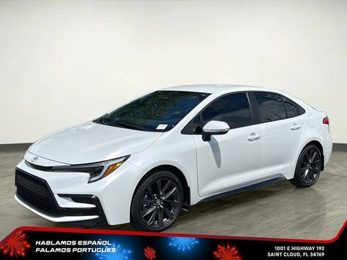 Used 2026 Toyota Corolla SE FWD image 2