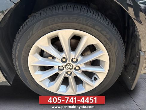 Used 2024 Toyota RAV4 XLE w/ Convenience Package FWD image 31