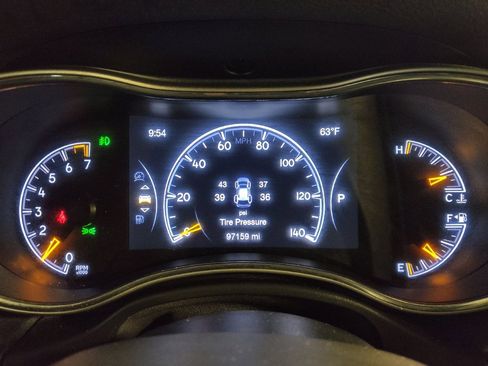 Used 2020 Jeep Grand Cherokee Altitude image 23