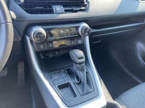 Used 2025 Toyota RAV4 XLE image 37