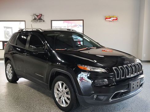 Used 2017 Jeep Cherokee Limited AWD/4WD image 1