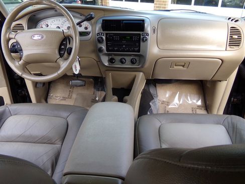 Used 2004 Ford Explorer Sport Trac 4x4 image 32