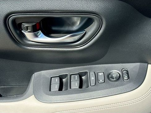 Certified 2023 Honda HR-V LX image 17